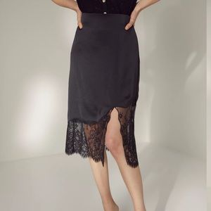 Aritzia Wilfred Sonnet Skirt - black satin midi skirt with lace - size 4